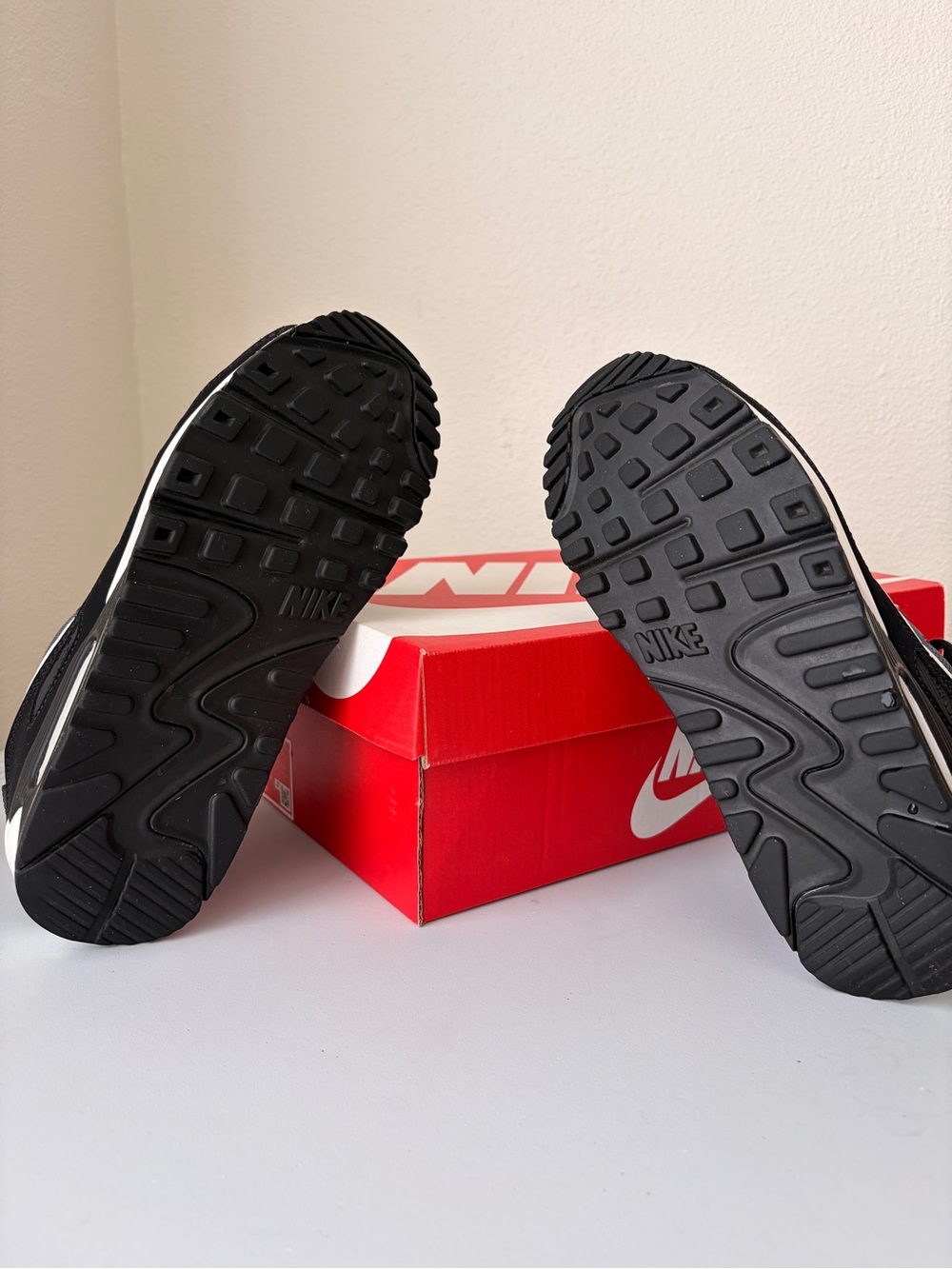 Nike Air Max 90 Sneakers - Black, Gray & White iron smoke grey 6.5 8 classic - Picture 5 of 6